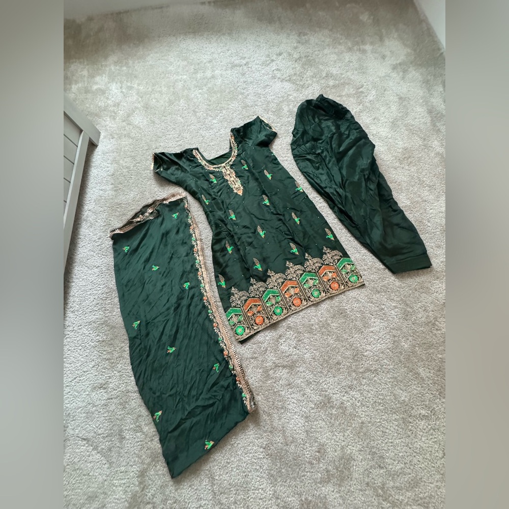 Indian / Pakistani Salwar Kameez